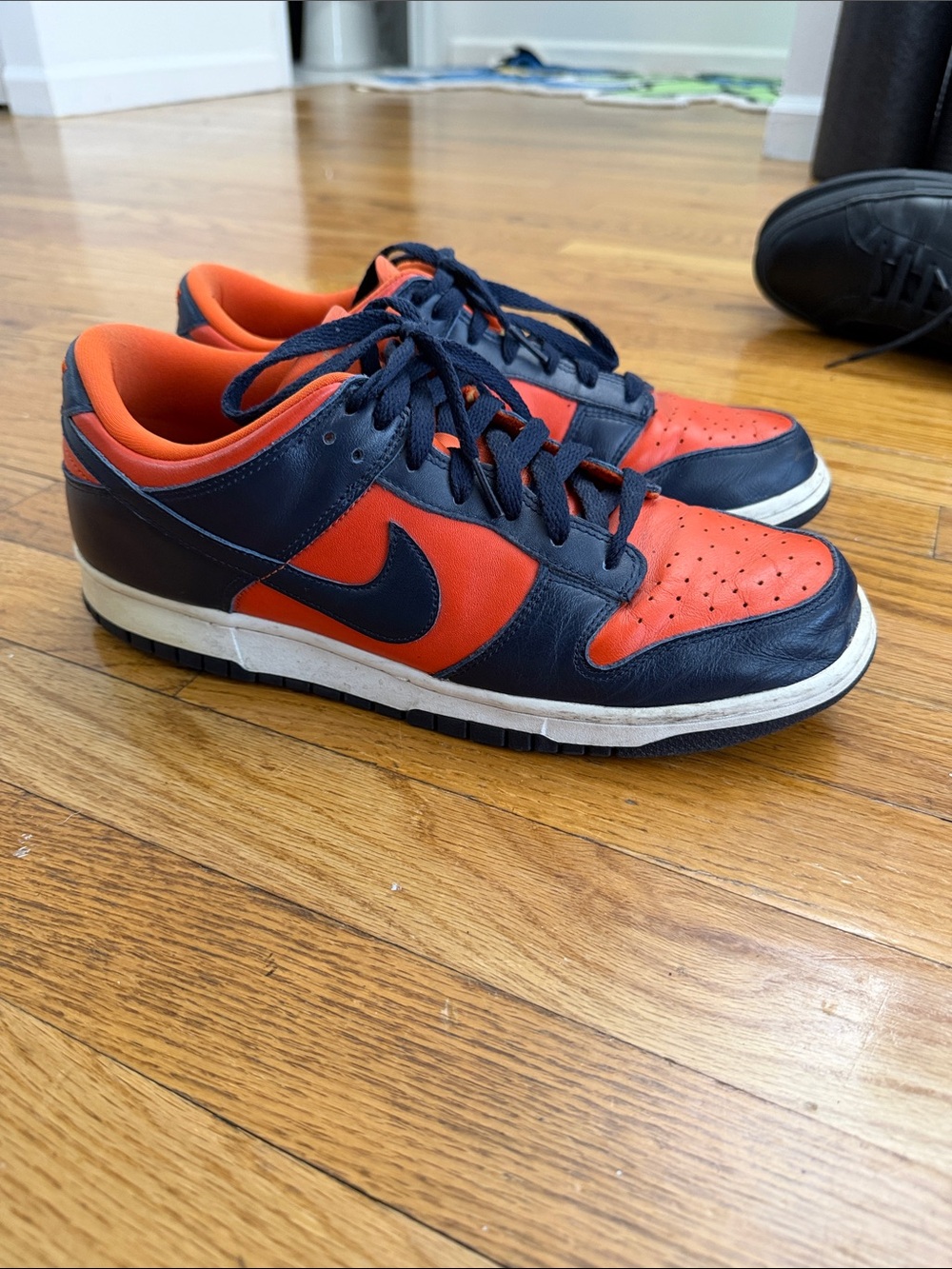 Nike Low-Top Sneakers in Navy and Orange